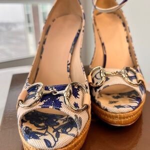 GUCCI Floral Canvas Wedge Sandals – Iconic Horsebit Detail  Size 6.5